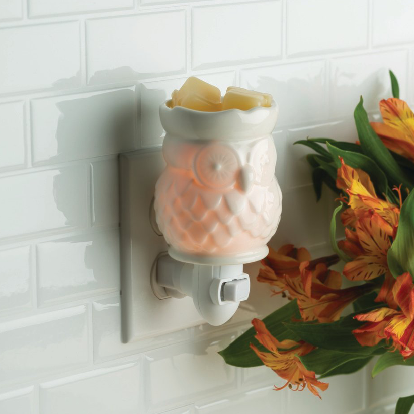 White Owl Pluggable Warmer | Complimentary Wax Melt